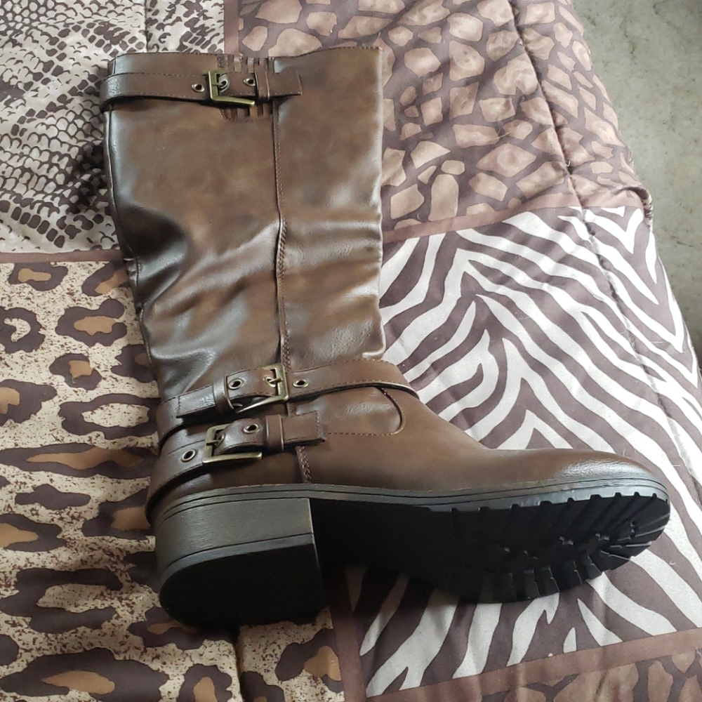 Boots - Picture 2 of 5